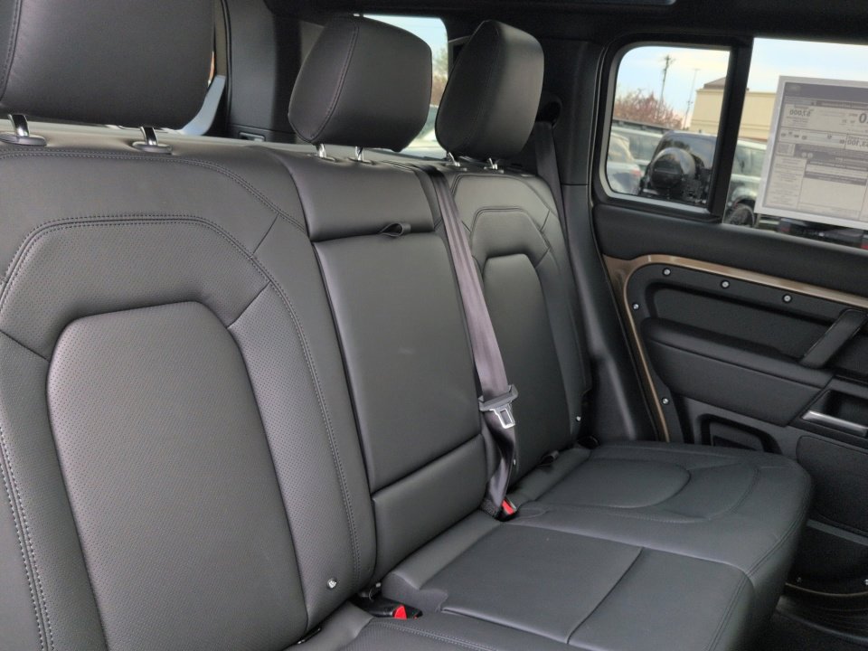 New 2026 Land Rover Defender 110 X-Dynamic SE AWD/4WD image 28