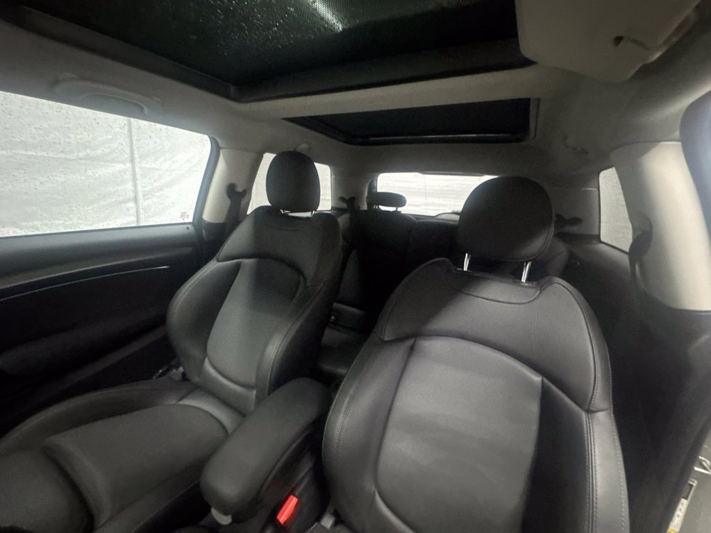 Used 2024 MINI Cooper SE FWD image 5