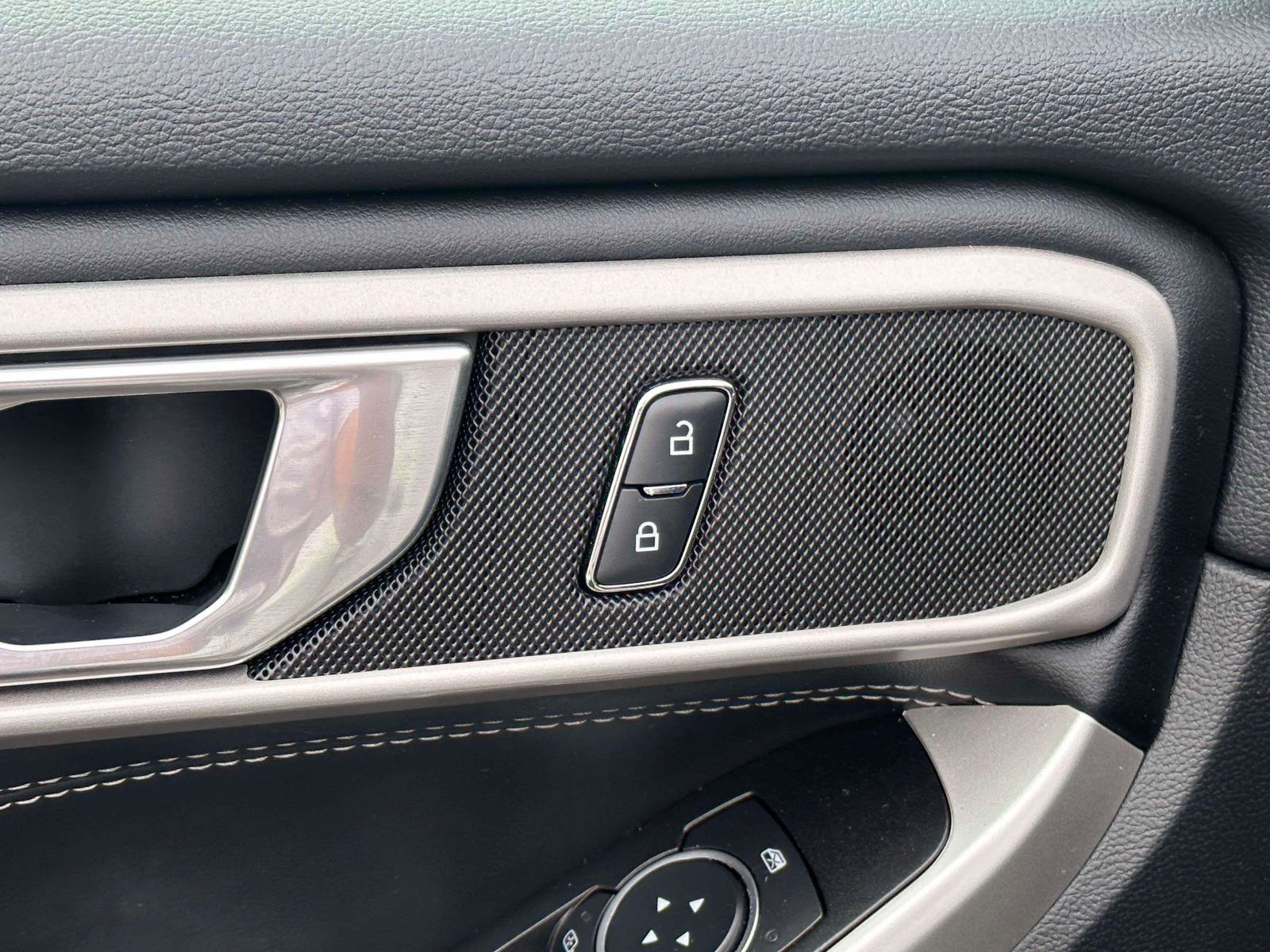 Used 2022 Ford Explorer XLT w/ Equipment Group 202A image 18