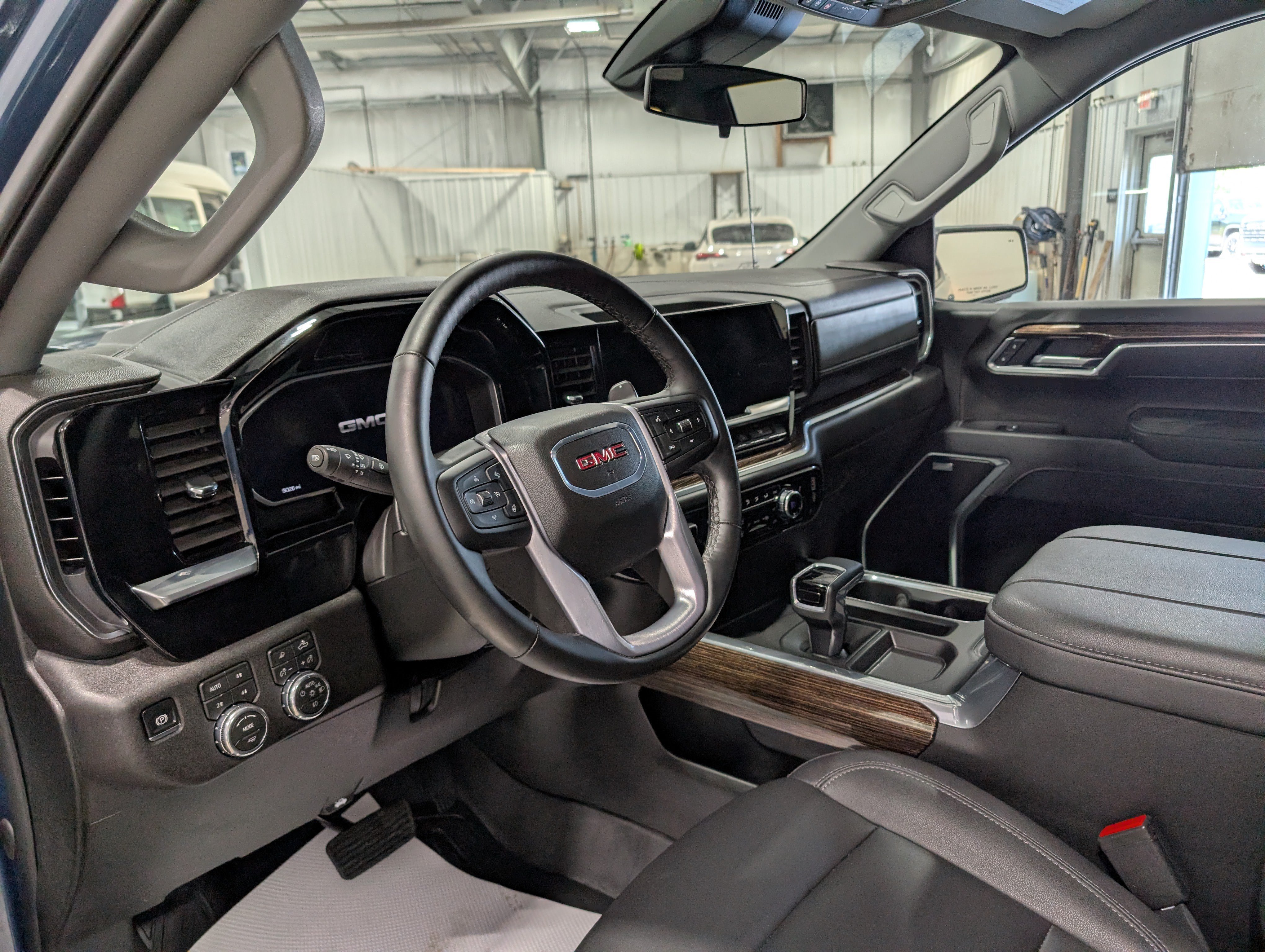 Used 2026 GMC Sierra 1500 Elevation w/ Elevation Premium Package AWD/4WD image 15