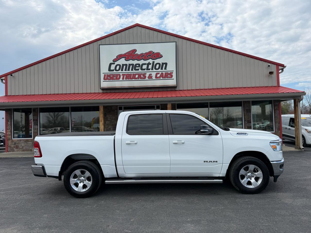 Used 2022 RAM 1500 Big Horn AWD/4WD image 3