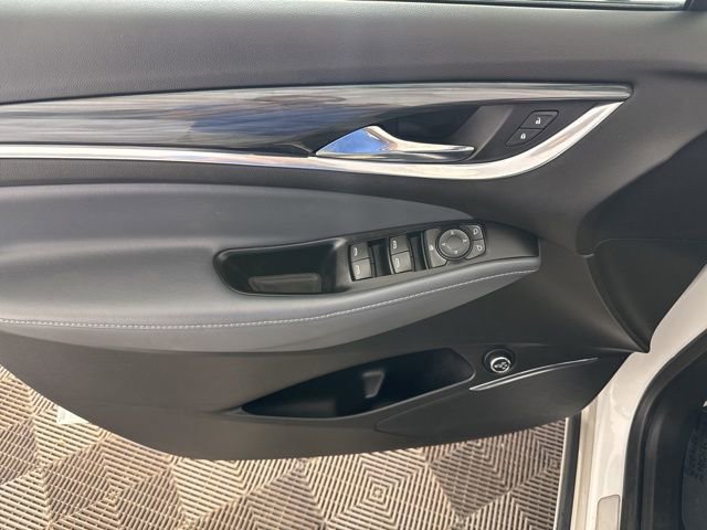 Used 2023 Buick Enclave Essence AWD/4WD image 18