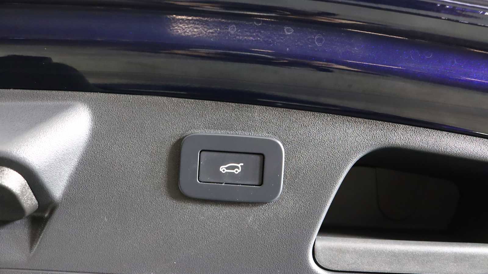 Used 2024 Jaguar E-PACE R-Dynamic SE image 25