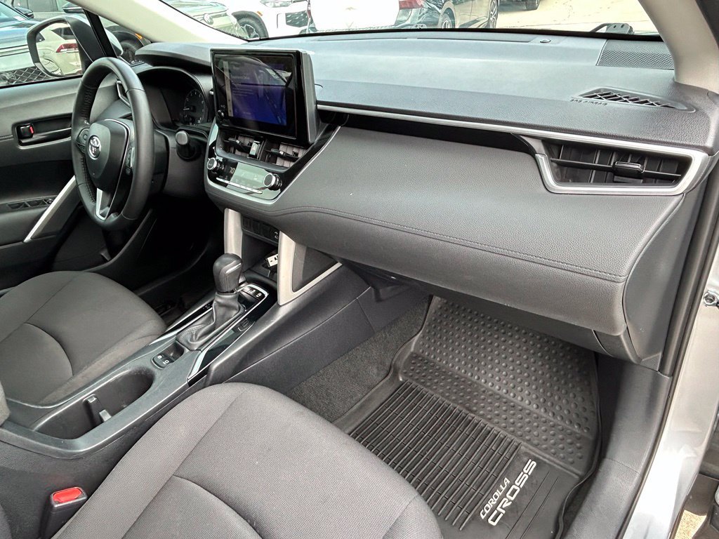 Used 2024 Toyota Corolla Cross LE w/ Moonroof Package FWD image 38