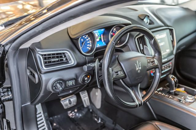 Used 2018 Maserati Ghibli GranSport image 27