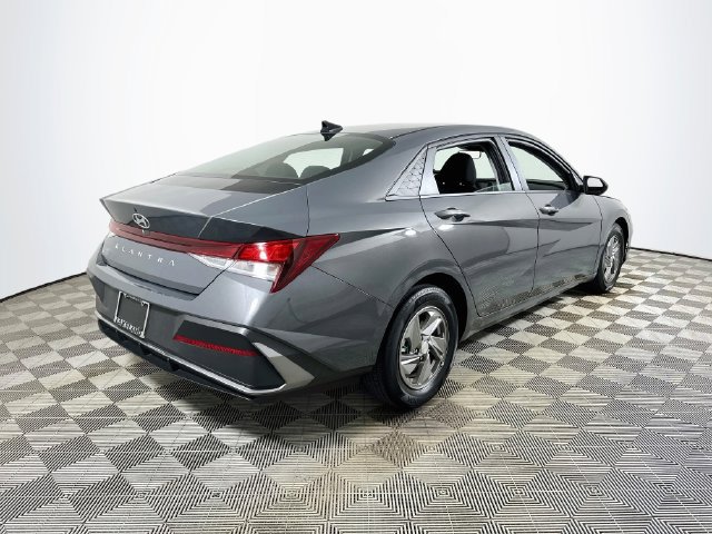Used 2025 Hyundai Elantra SE w/ Cargo Package FWD image 3