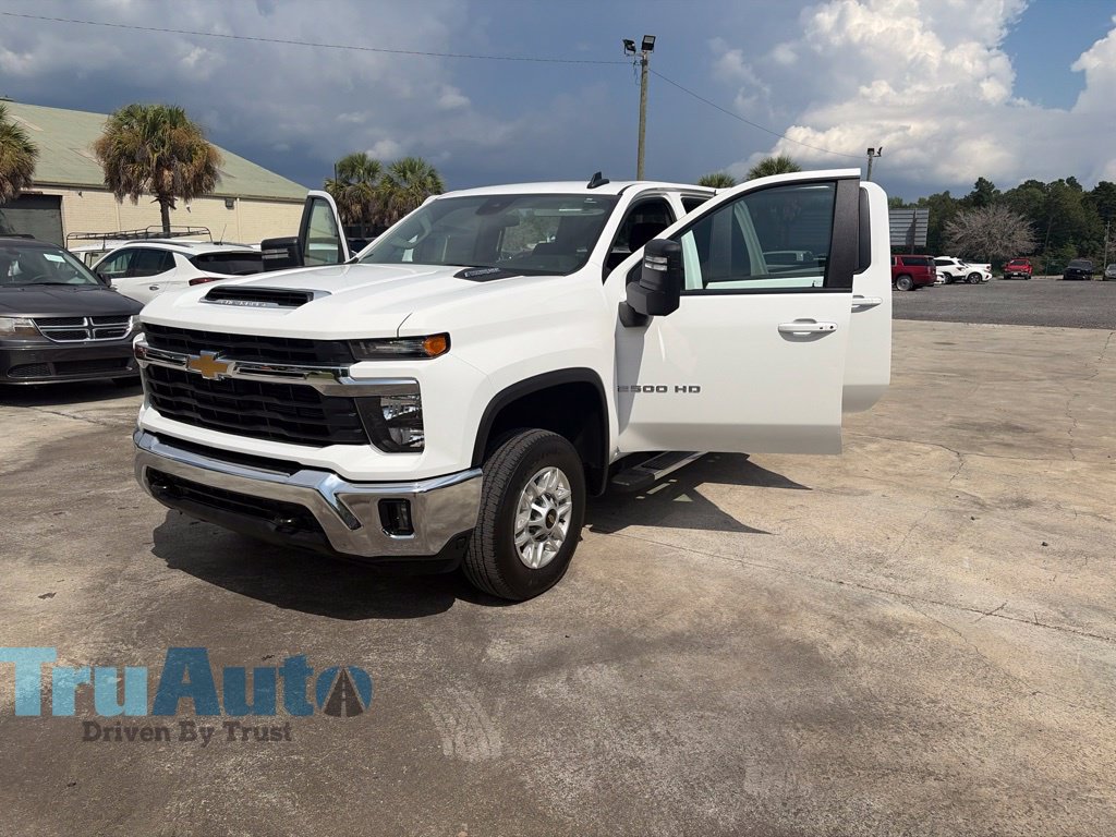 Used 2025 Chevrolet Silverado 2500 LT w/ Convenience Package AWD/4WD image 13