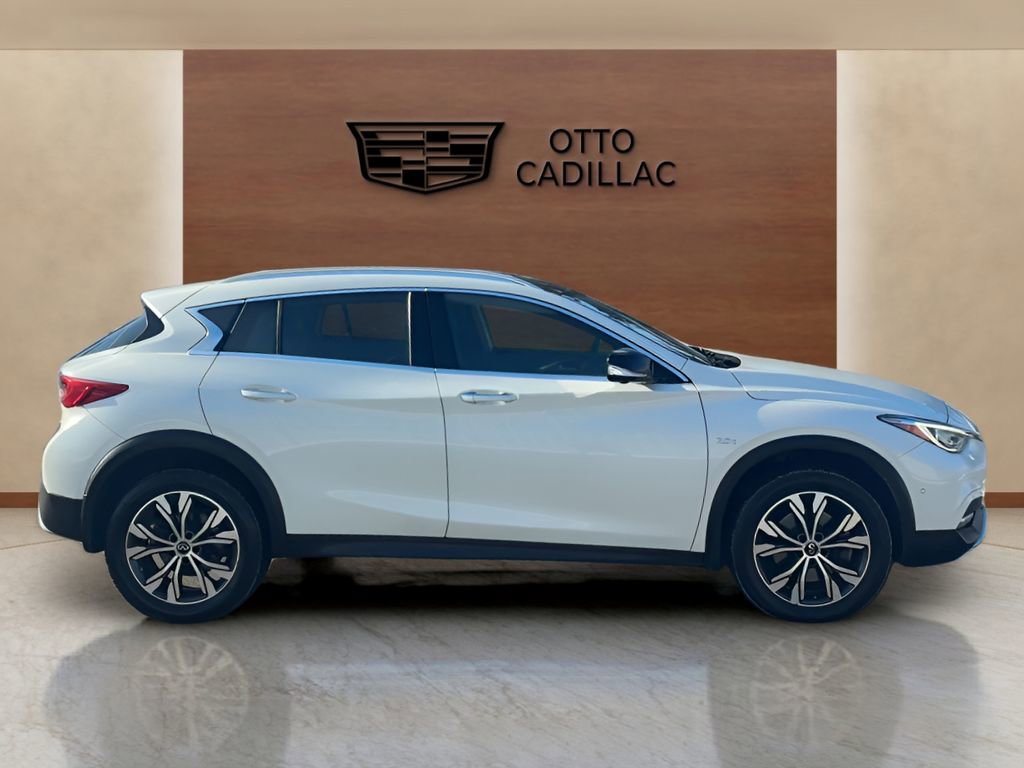 Used 2018 INFINITI QX30 Premium w/ Cargo Package image 5
