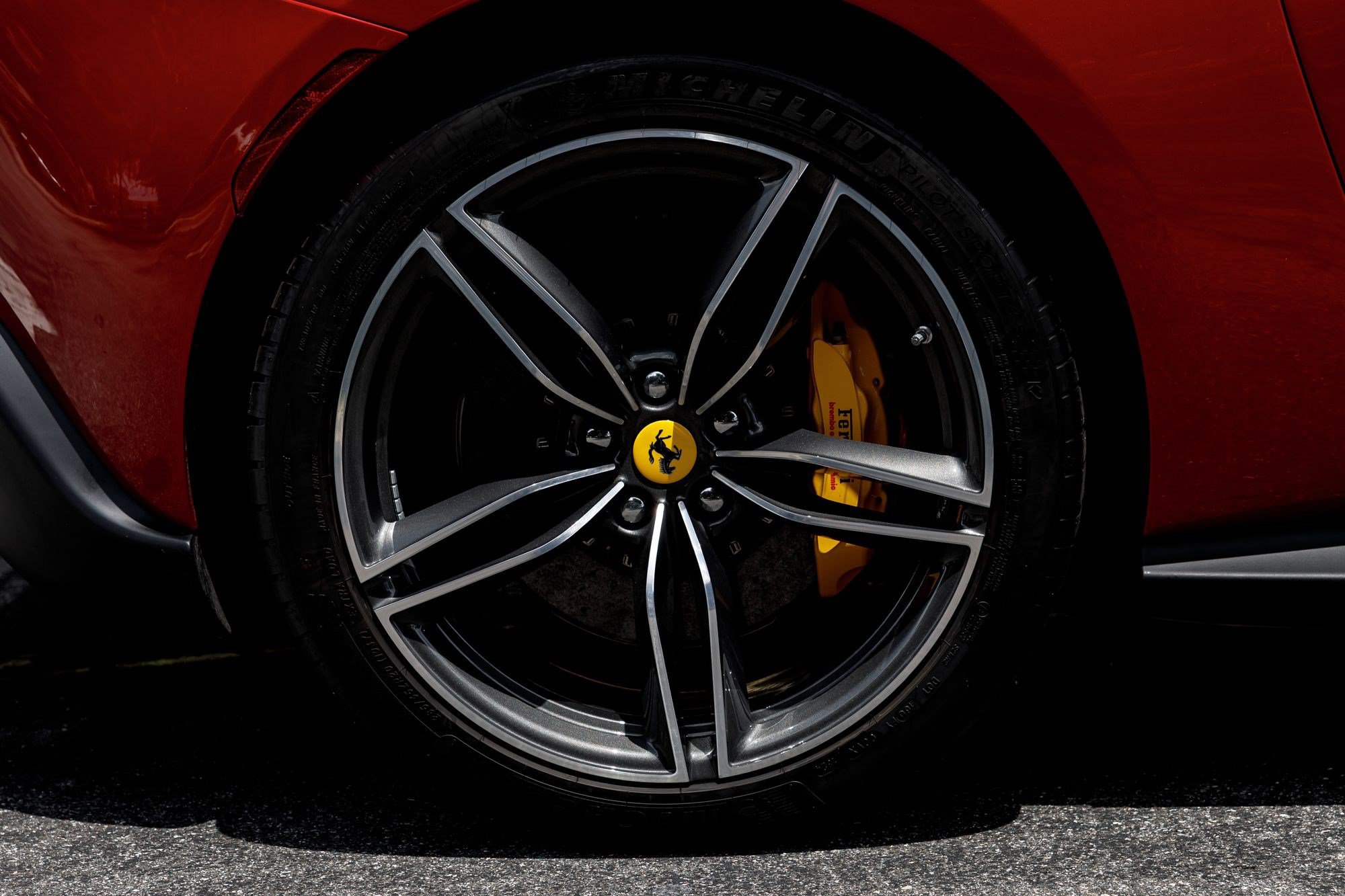 Used 2025 Ferrari Roma Spider RWD image 40