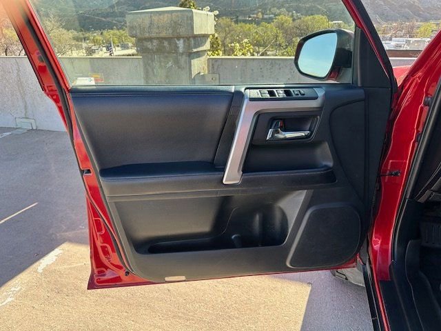 Used 2019 Toyota 4Runner SR5 AWD/4WD image 10