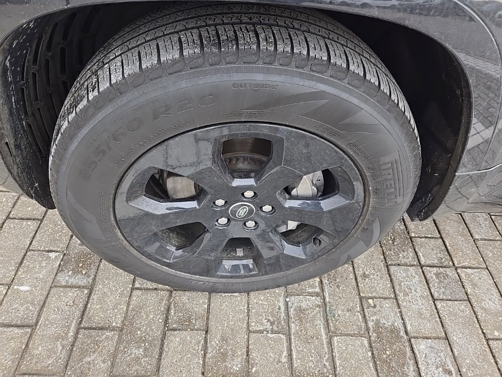 Used 2024 Land Rover Defender 110 X-Dynamic SE image 9