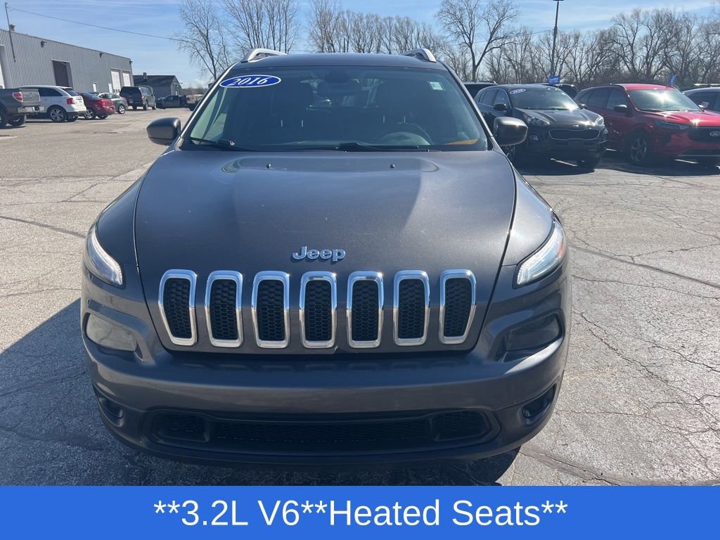 Used 2016 Jeep Cherokee Latitude w/ Cold Weather Group image 32