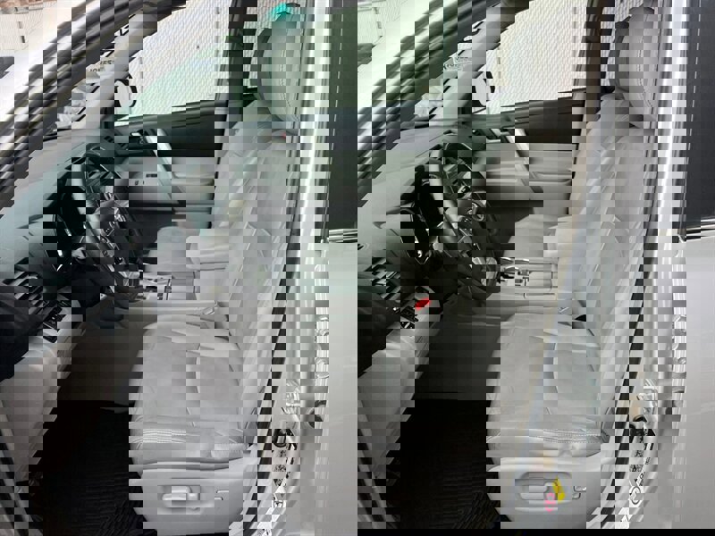 Used 2011 Toyota Highlander SE image 15