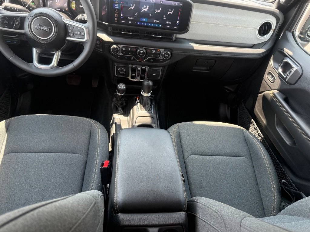 Used 2025 Jeep Wrangler Unlimited Sahara AWD/4WD image 45