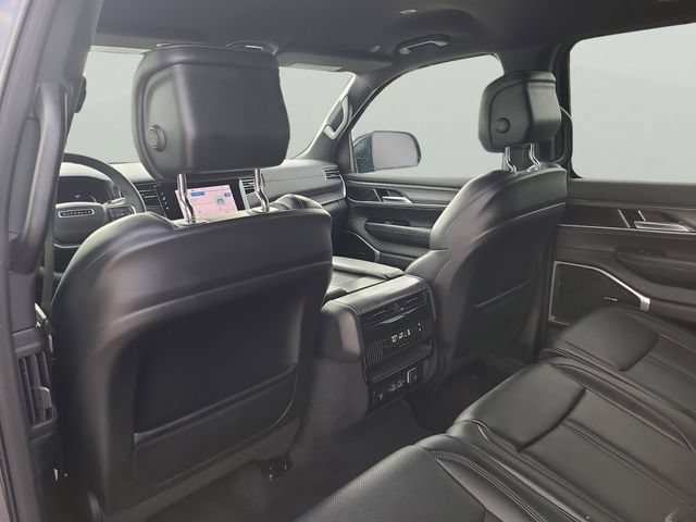 Used 2024 Jeep Wagoneer Series II w/ Flexible Seating Group RWD image 15