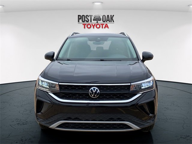 Used 2023 Volkswagen Taos SE image 2