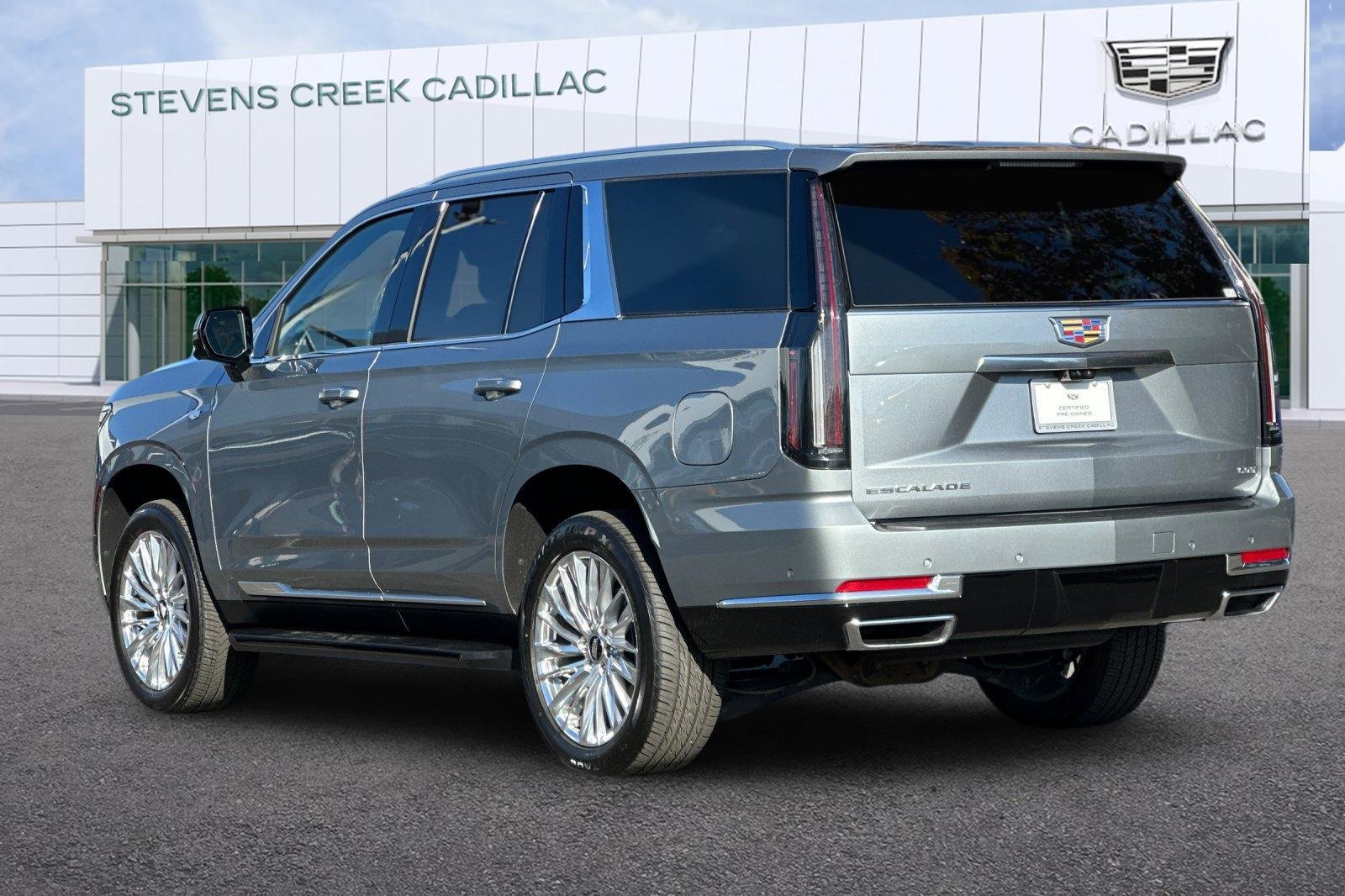 Used 2025 Cadillac Escalade Premium Luxury image 5