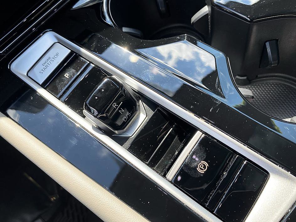 Used 2024 Volkswagen Atlas SEL Premium R-Line image 18