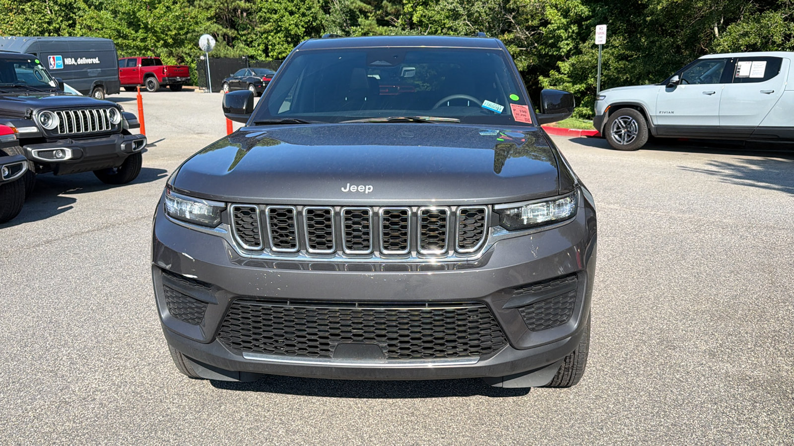 Used 2025 Jeep Grand Cherokee Laredo X RWD image 3