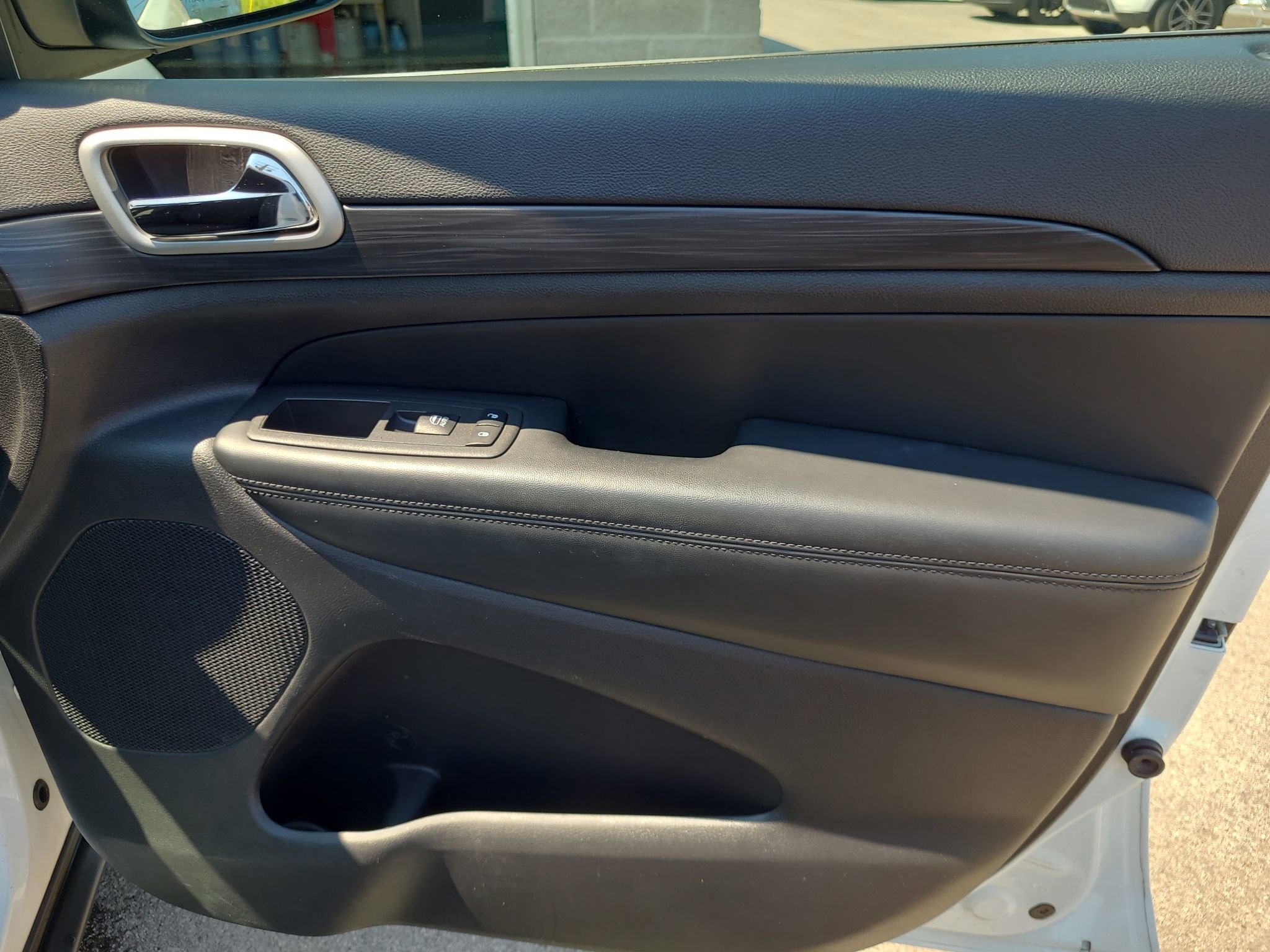 Used 2021 Jeep Grand Cherokee Laredo image 33