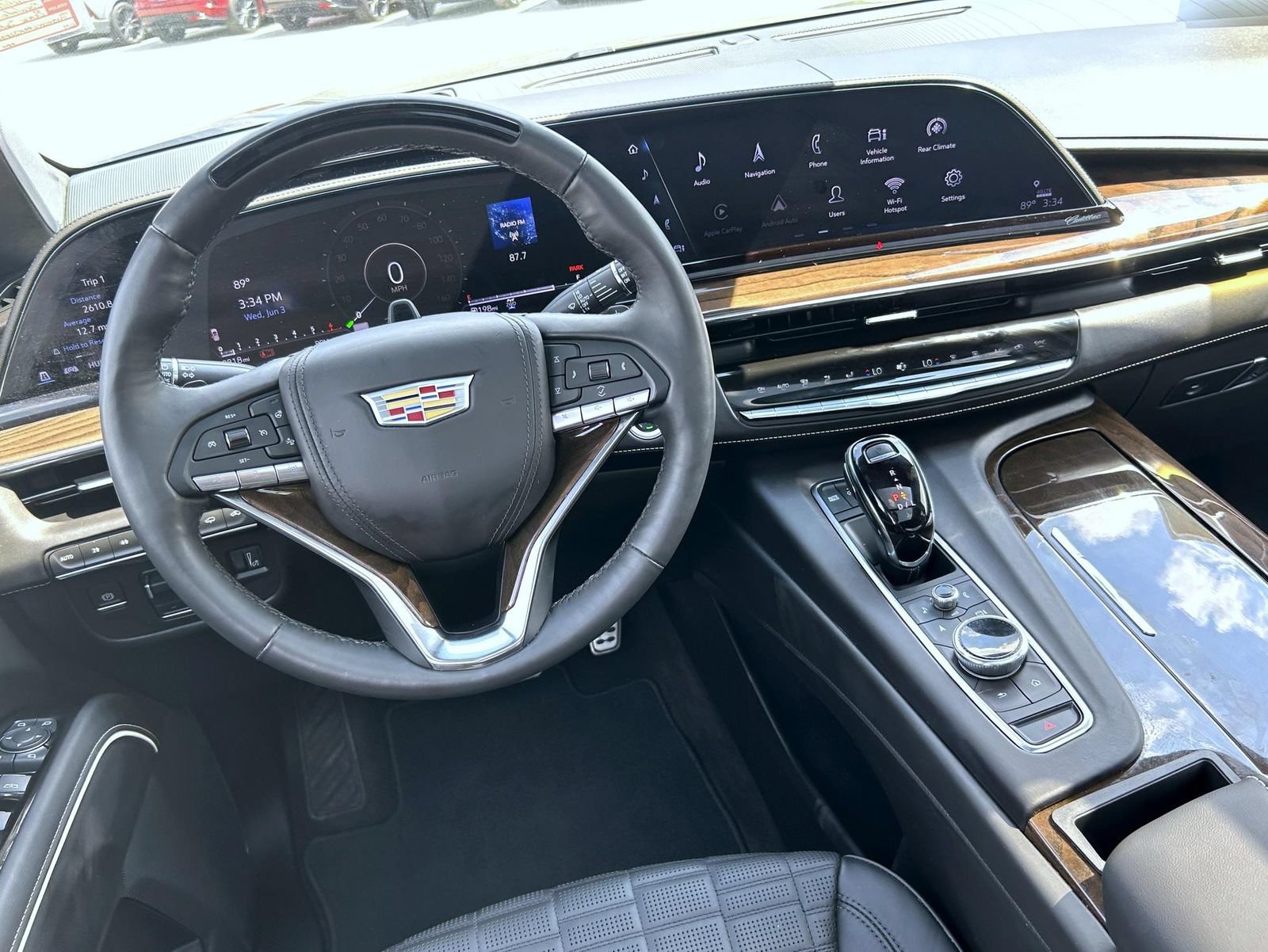 Certified 2024 Cadillac Escalade Premium Luxury Platinum w/ Heavy-Duty Trailer Package AWD/4WD image 23