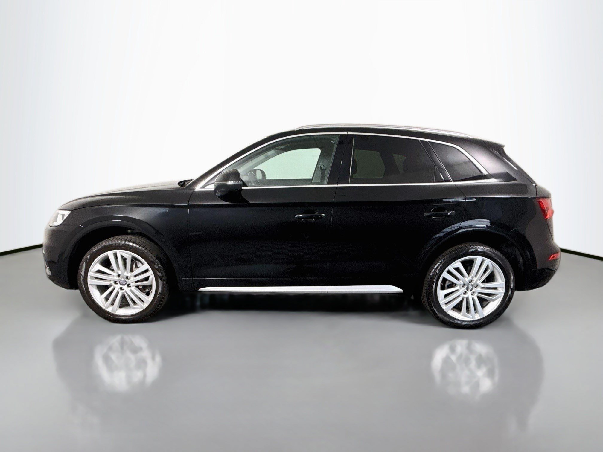 Used 2018 Audi Q5 2.0T Premium Plus w/ Premium Plus Package AWD/4WD image 6