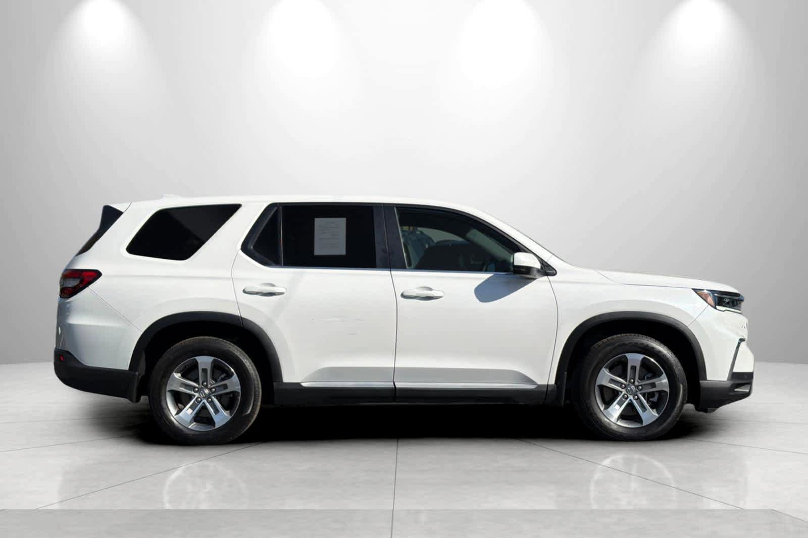 Used 2025 Honda Pilot EX-L image 8