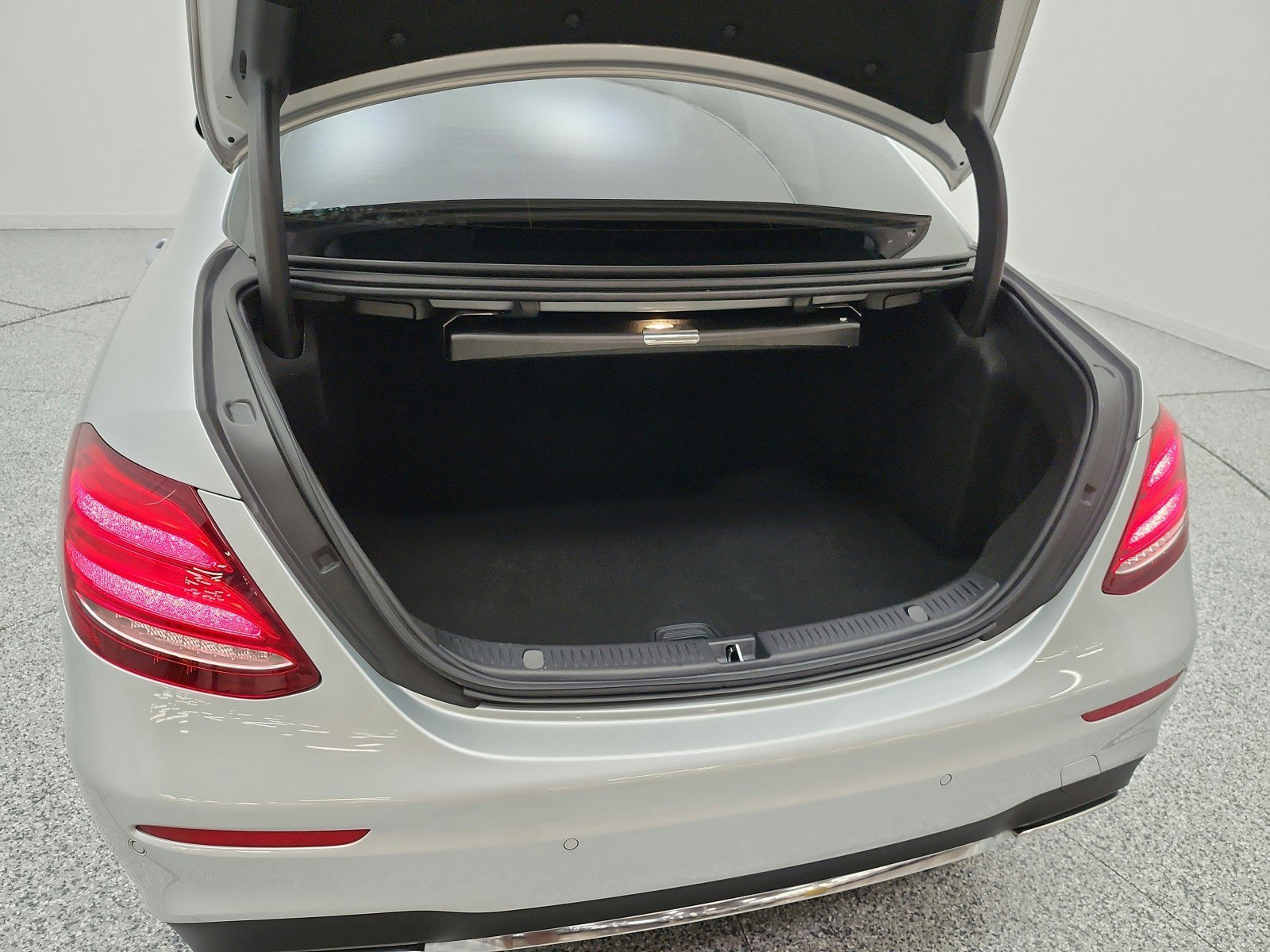 Used 2019 Mercedes-Benz E 300 image 22