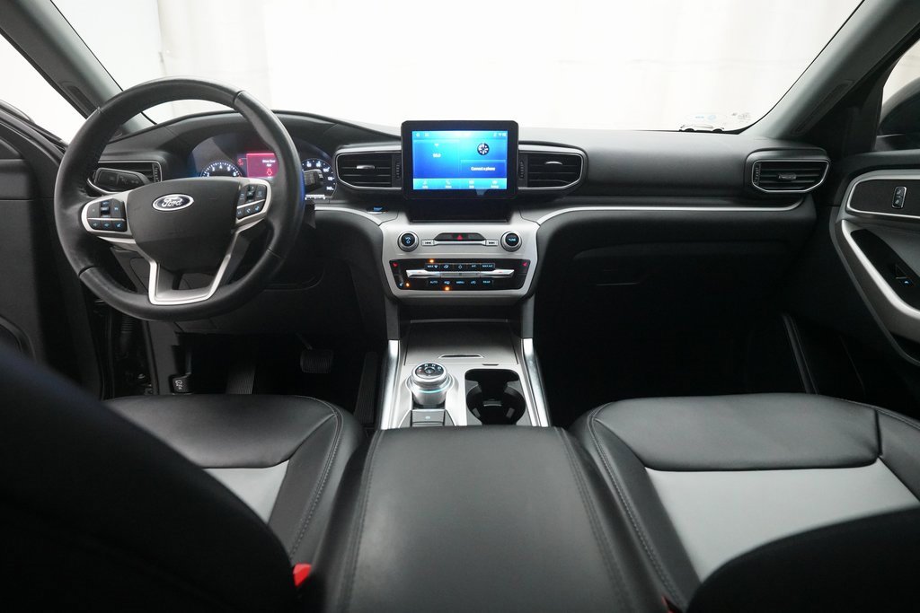 Used 2022 Ford Explorer XLT w/ Equipment Group 202A image 5