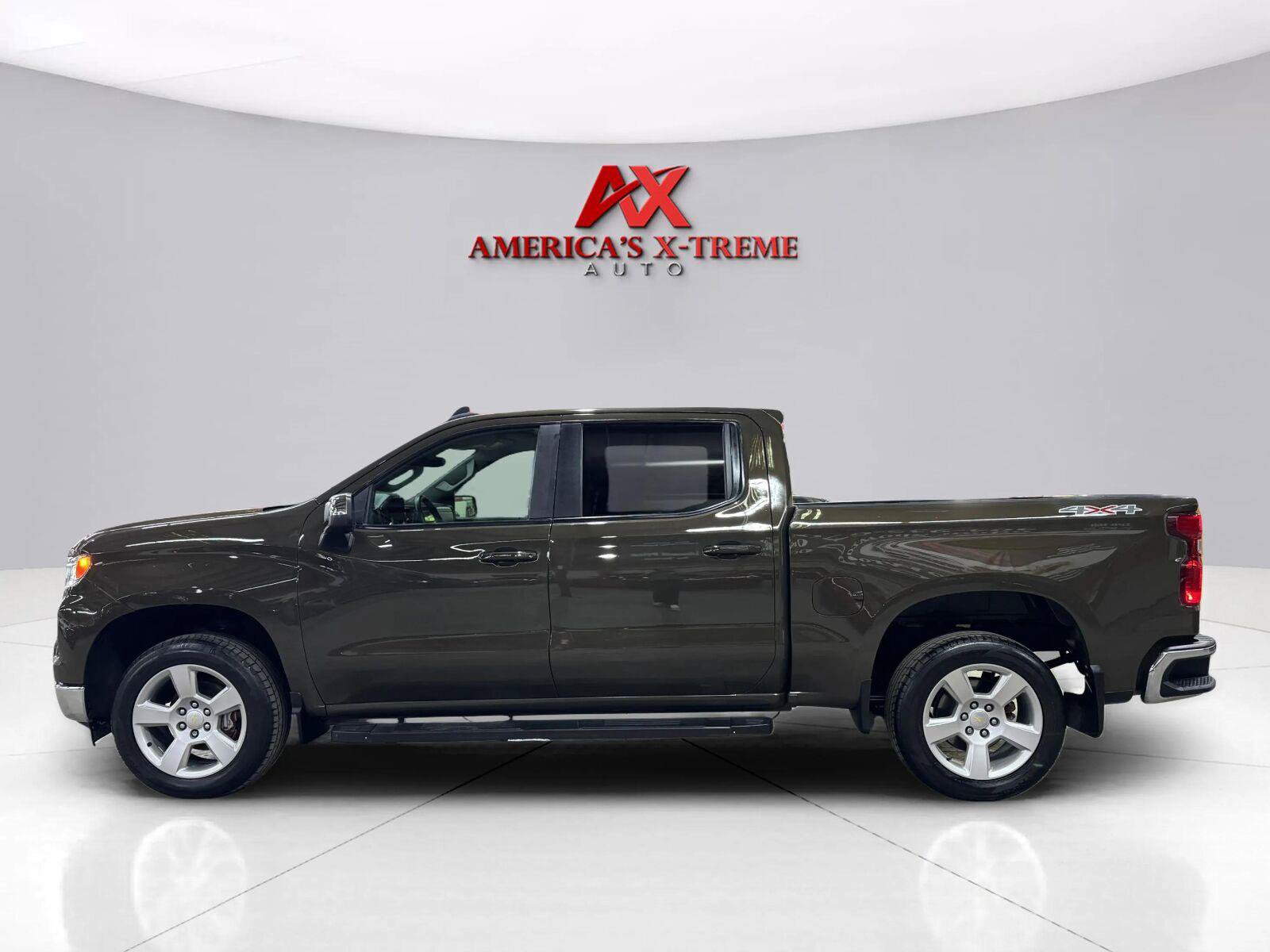 Used 2023 Chevrolet Silverado 1500 LT AWD/4WD image 4