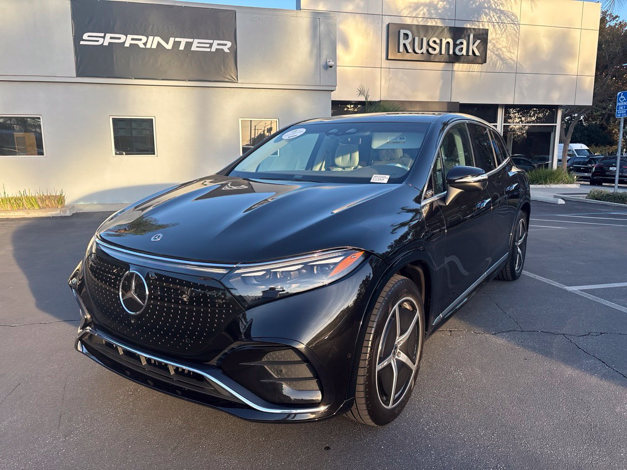 Used 2023 Mercedes-Benz EQS 580 4MATIC SUV image 1