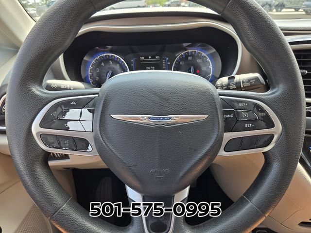 Used 2017 Chrysler Pacifica Touring FWD image 25