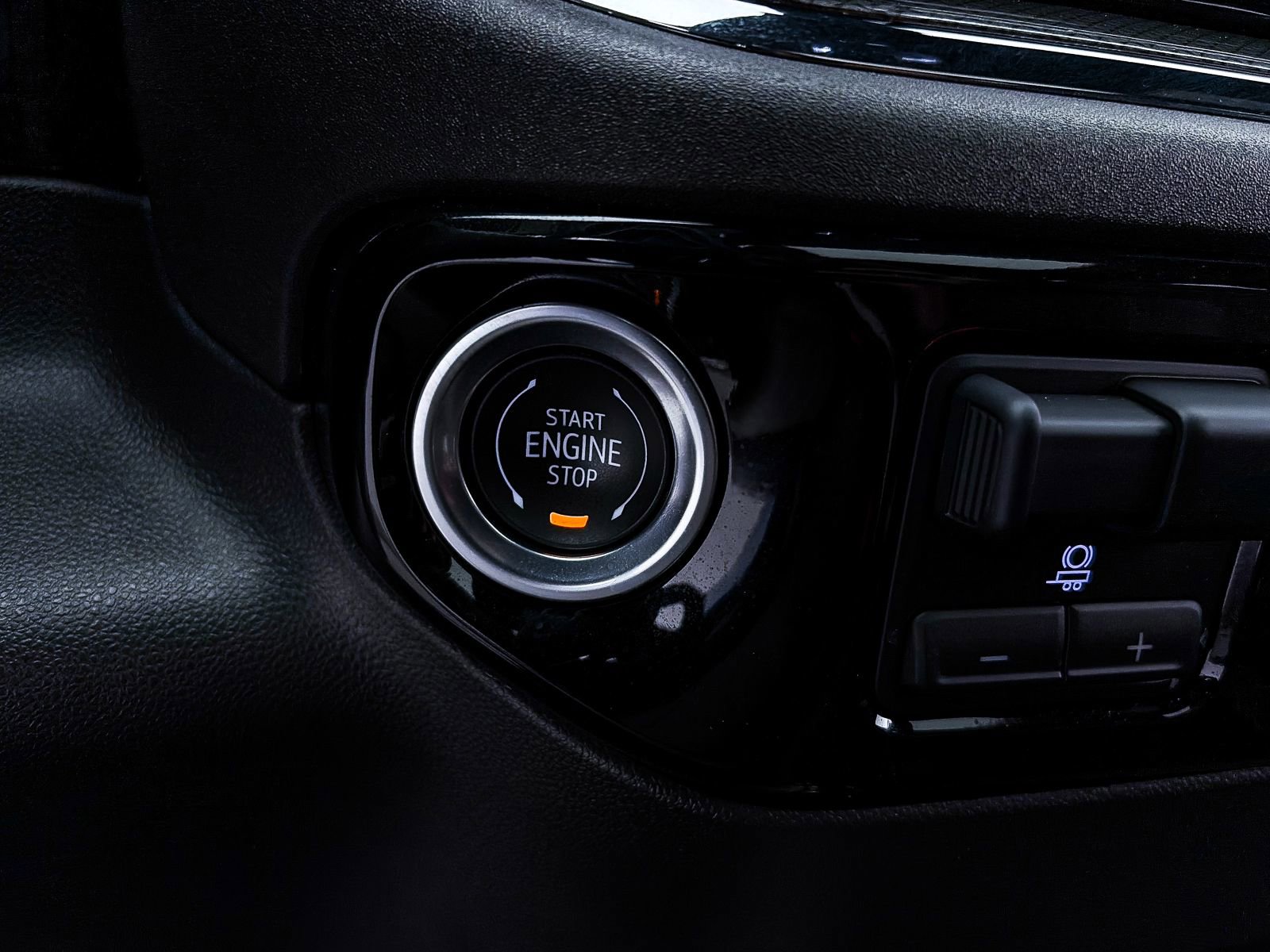 Used 2025 Chevrolet Silverado 1500 ZR2 w/ Technology Package image 30