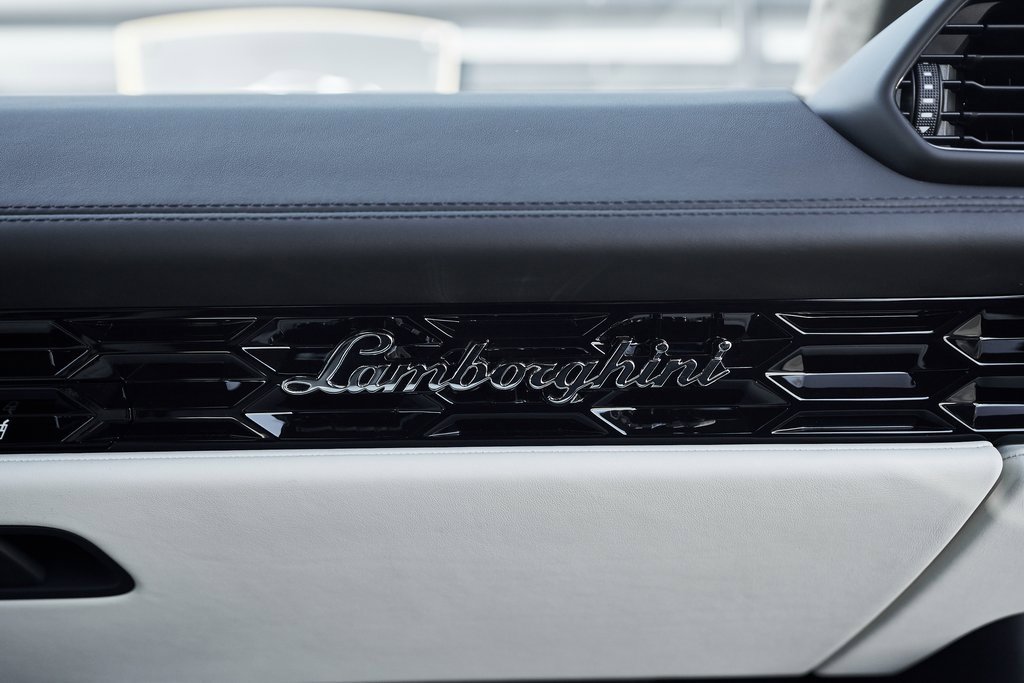 Used 2022 Lamborghini Huracan EVO image 37