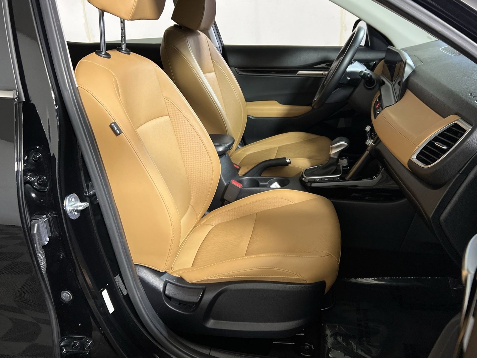 Used 2024 Kia Seltos EX image 25