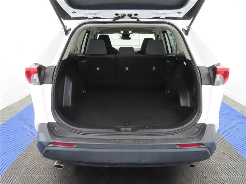 Used 2022 Toyota RAV4 XLE FWD image 9