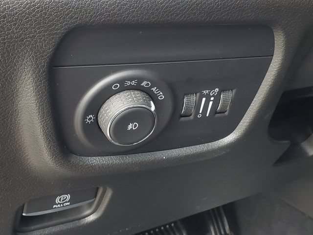 Used 2023 Jeep Grand Cherokee L Limited AWD/4WD image 7