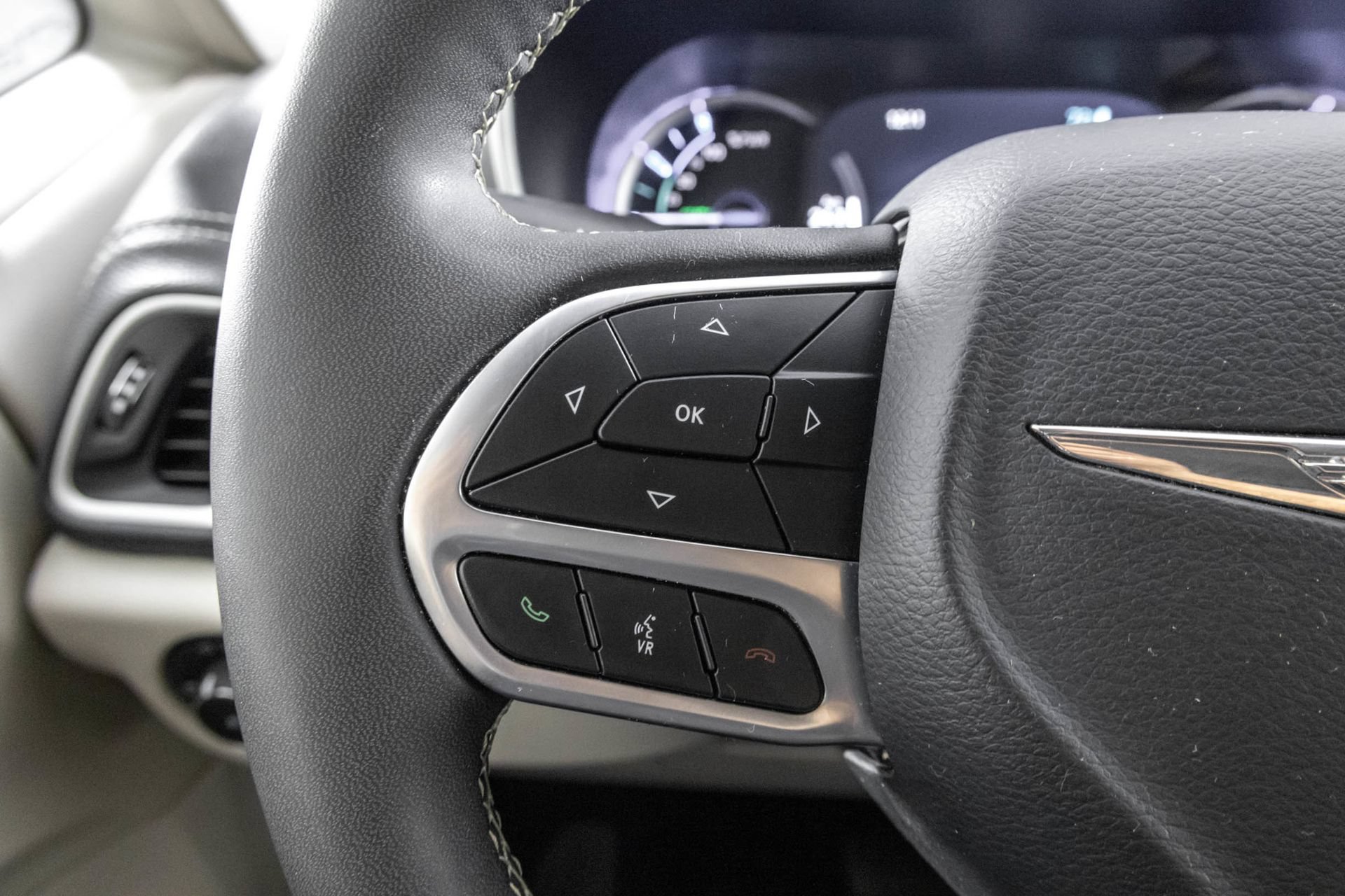 Used 2024 Chrysler Pacifica Limited FWD image 26