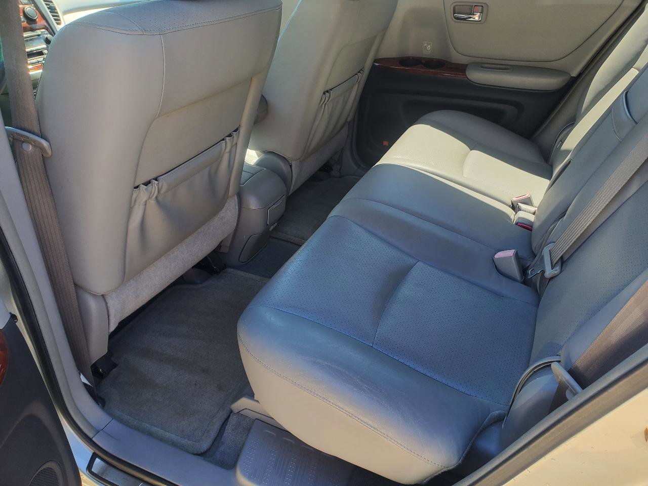 Used 2004 Toyota Highlander V6 2WD with 3rd-Row Seat image 15