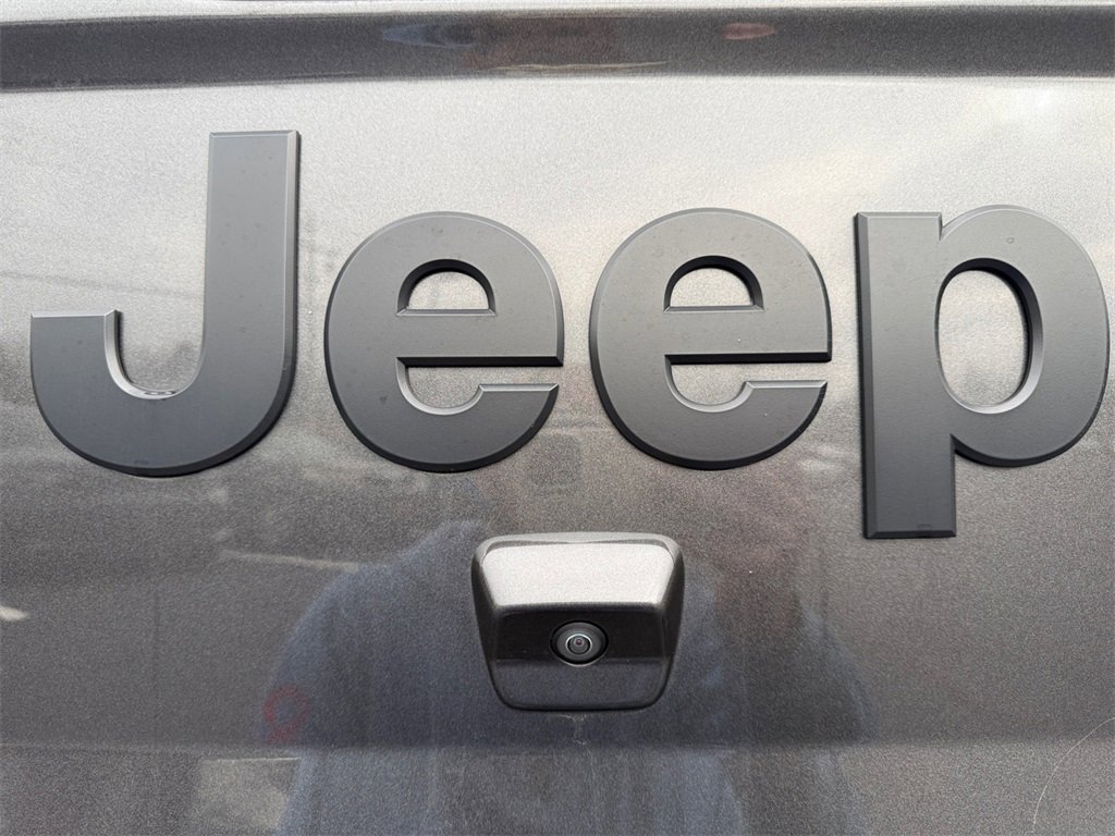 Certified 2023 Jeep Gladiator Willys image 17