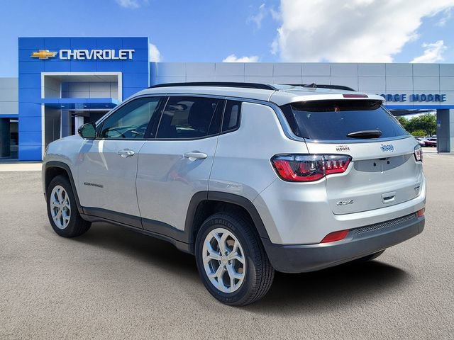 Used 2024 Jeep Compass Latitude AWD/4WD image 3