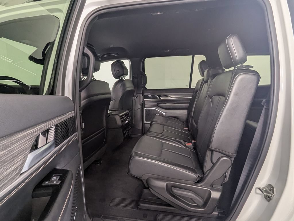 Used 2024 Jeep Wagoneer Series II w/ Flexible Seating Group RWD image 25