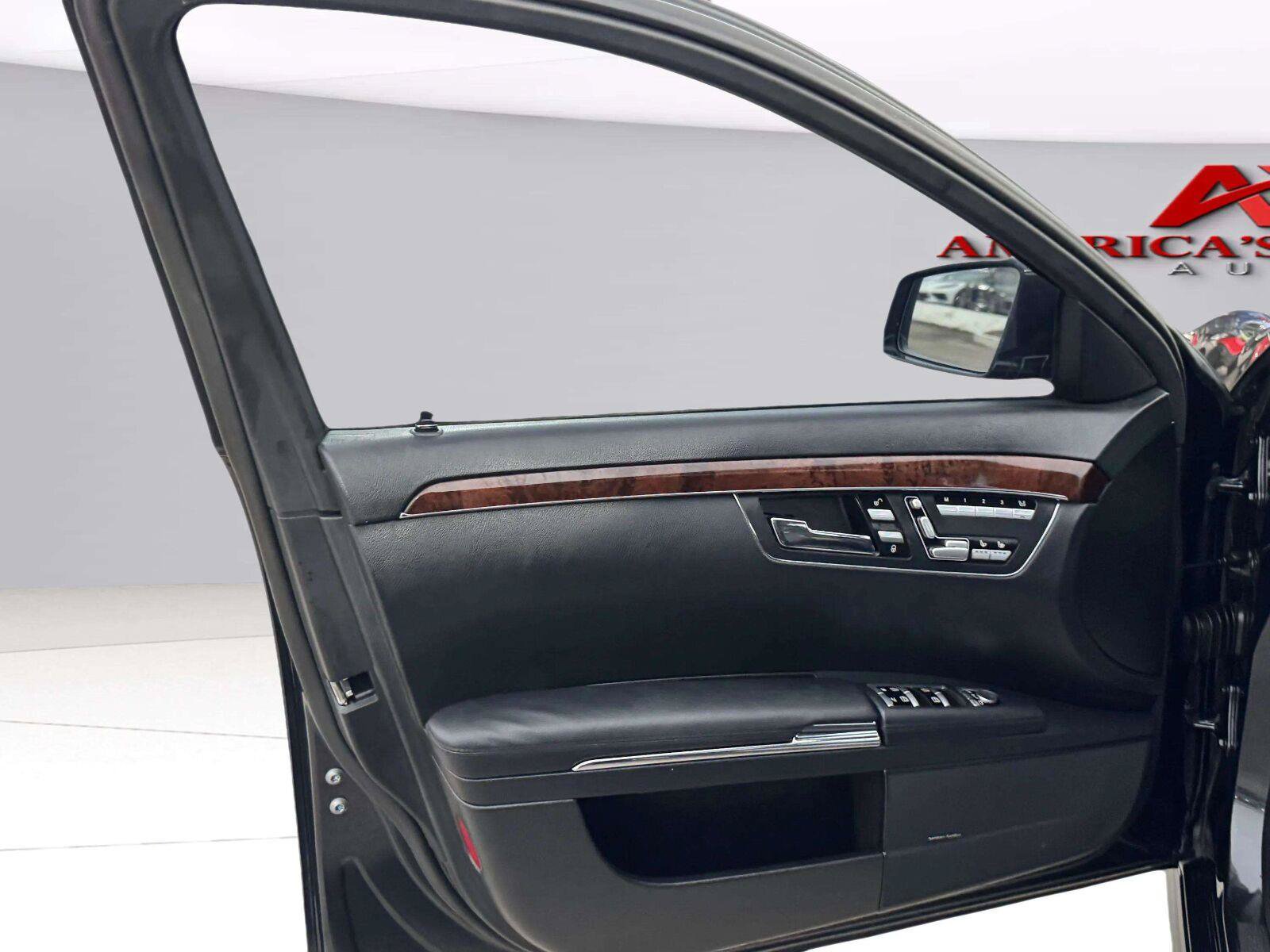 Used 2013 Mercedes-Benz S 550 image 17