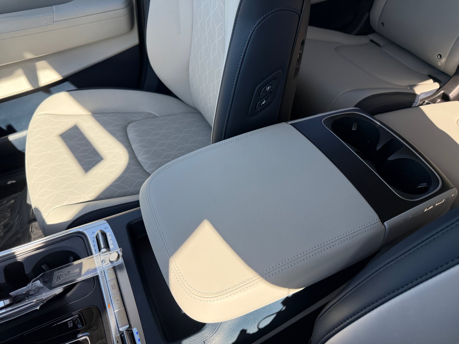 New 2027 Kia Carnival SX FWD image 14