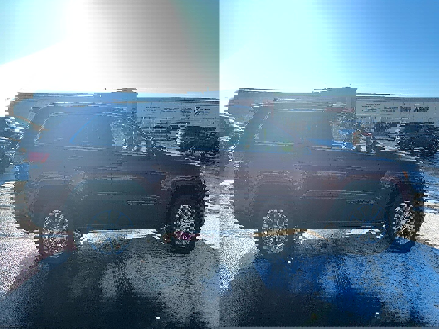 Used 2022 Jeep Grand Cherokee Laredo X image 4