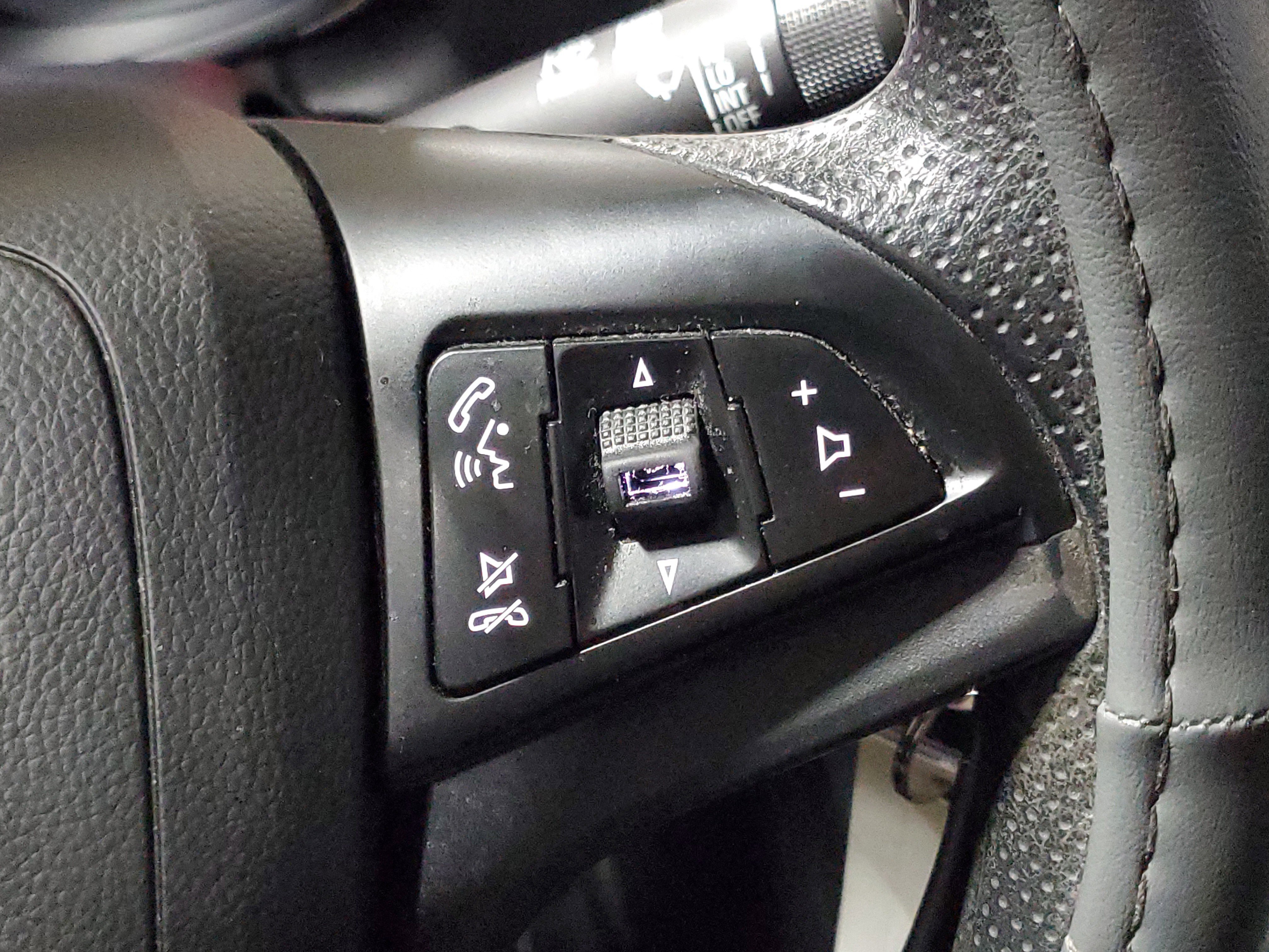 Used 2021 Chevrolet Trax LS image 24