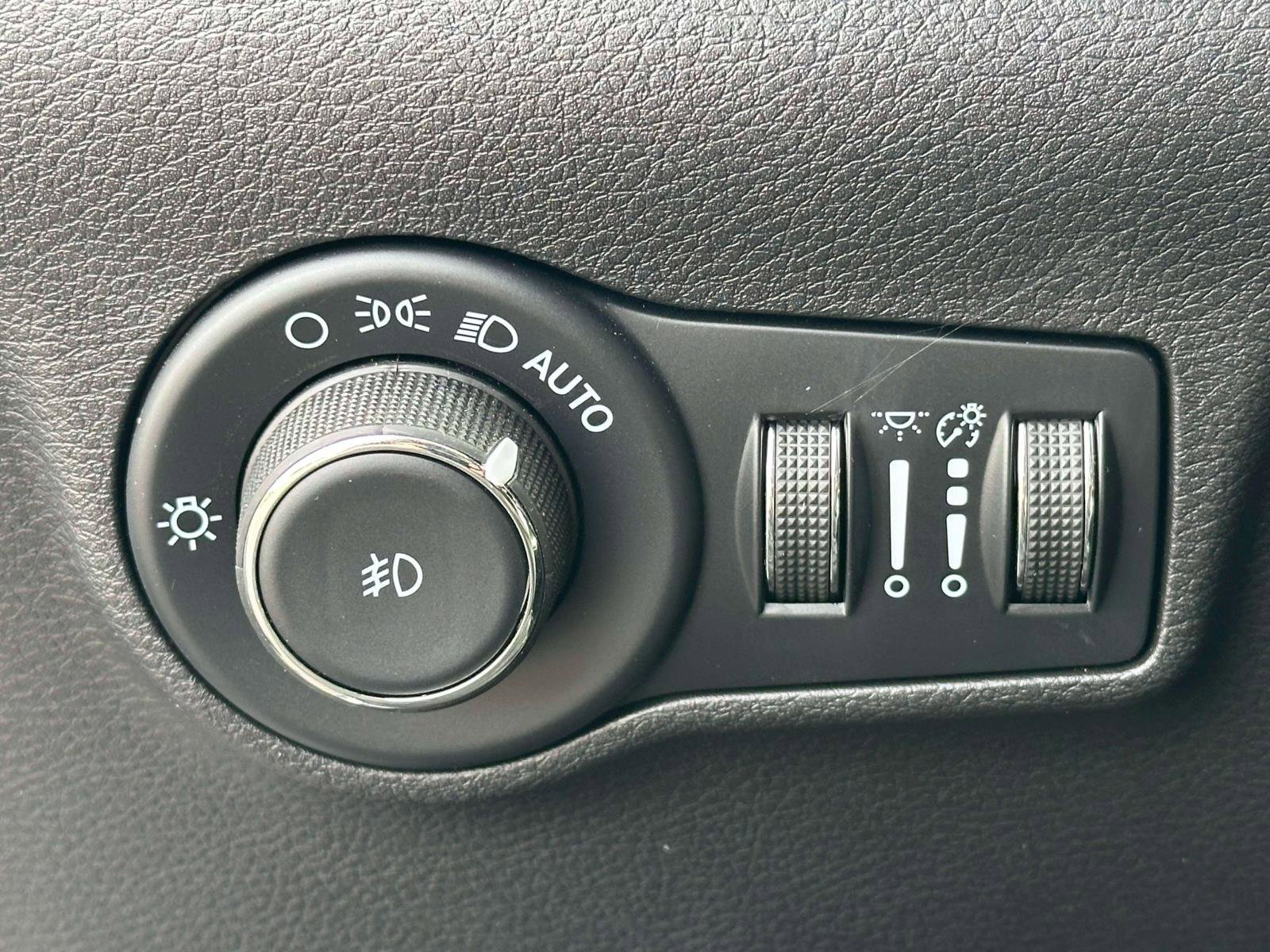 Used 2023 Jeep Compass Latitude w/ Convenience Group image 19