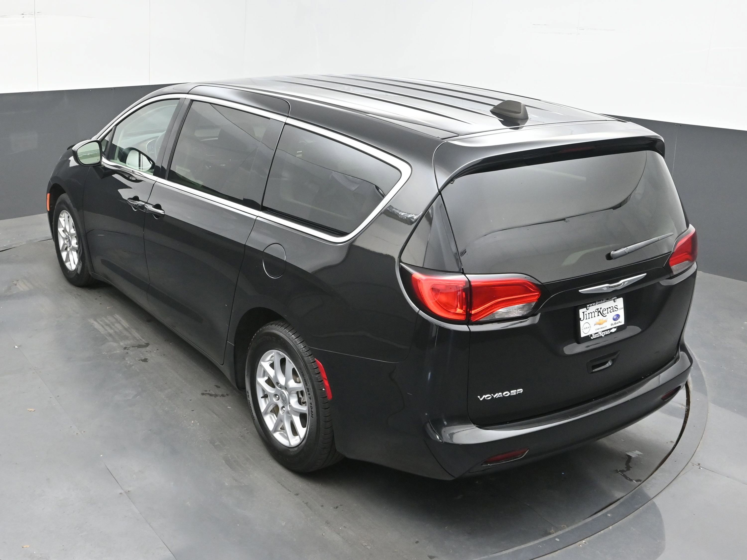Used 2023 Chrysler Voyager LX FWD image 34