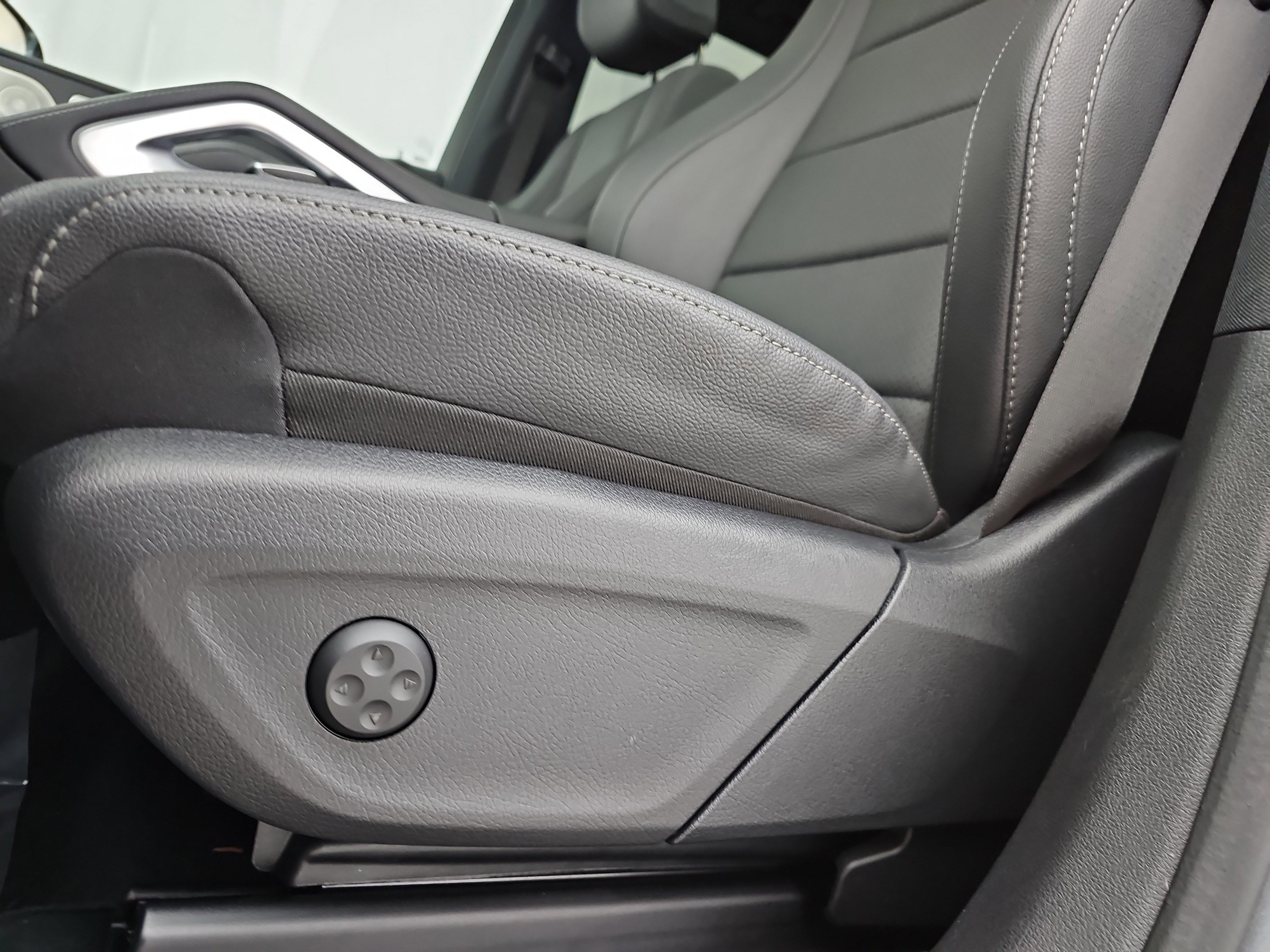 Certified 2025 Mercedes-Benz GLE 450e 4MATIC image 11