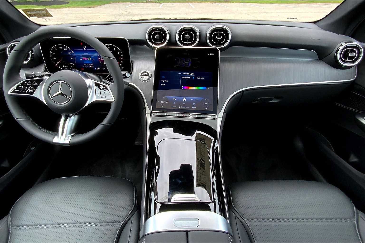 Certified 2025 Mercedes-Benz GLC 300 4MATIC image 5